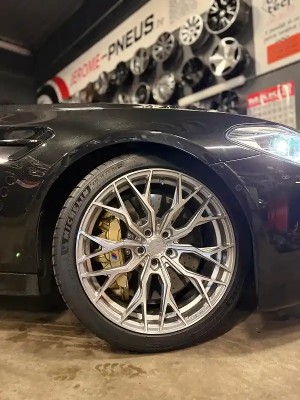 Jante BMW et pneu Michelin Pilot Sport chez Jérôme-Pneus à Gosselies
